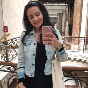 Meet your Posher, Elise